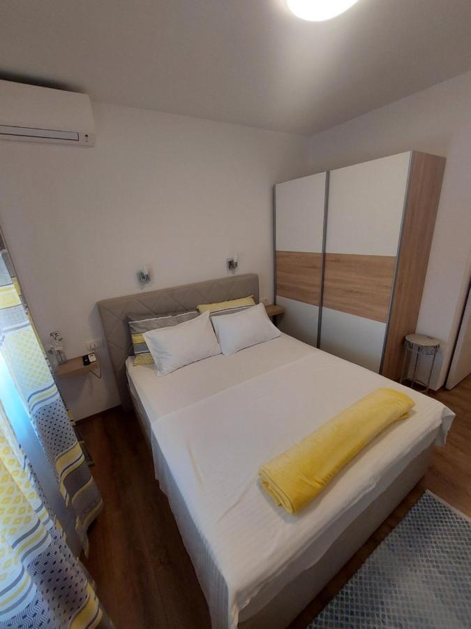Rooms Nevenka Novi Vinodolski Eksteriør billede